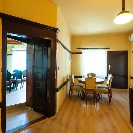 Theatre Old Town House Hostel Bitola